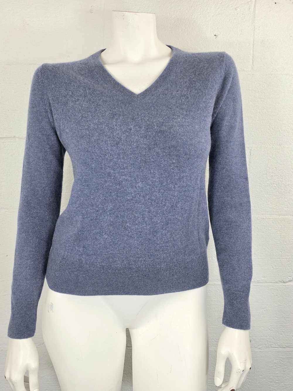 Quince V-Neck Mongolian Cashmere Sweater